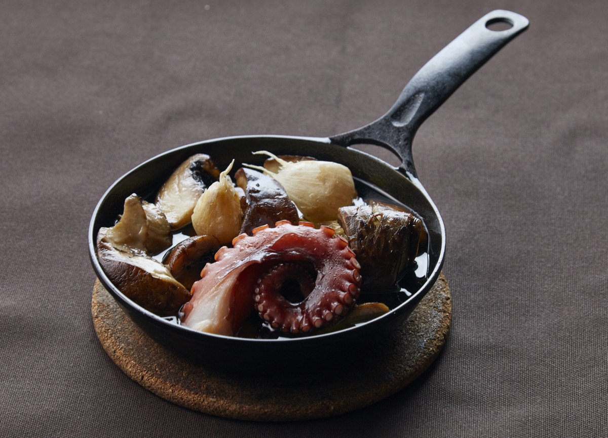 Octopus and mushroom ajillo